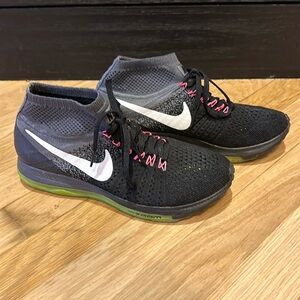 Nike eye-catching pull on sneakers!! Live this color combo! Very cushioned!